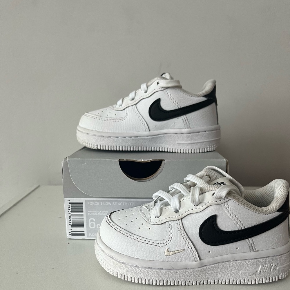 Nike Force 1 Low (40th). Toddler 6C